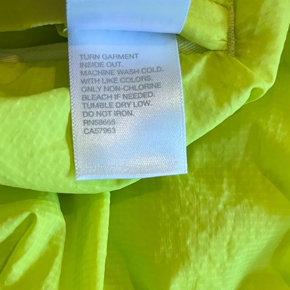 Zella Fresh Air Hooded Light Weight Nylon Jacket, Green Blaze, Medium - Picture 6 of 7